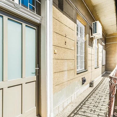 בודפשט Sun-Splashed Retreat In The Heart Of A Vibrant Quarter מראה חיצוני תמונה