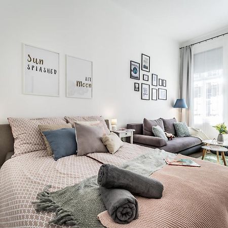 בודפשט Sun-Splashed Retreat In The Heart Of A Vibrant Quarter מראה חיצוני תמונה