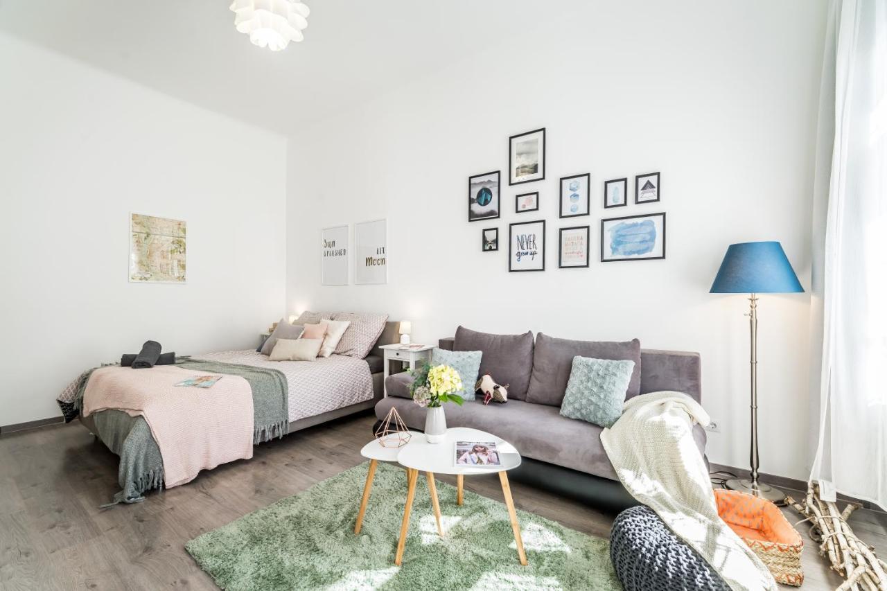 בודפשט Sun-Splashed Retreat In The Heart Of A Vibrant Quarter מראה חיצוני תמונה