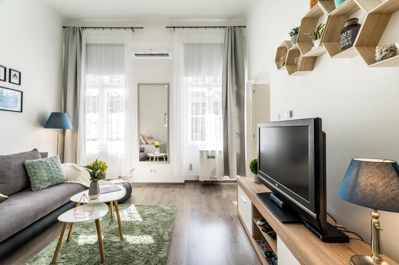 בודפשט Sun-Splashed Retreat In The Heart Of A Vibrant Quarter מראה חיצוני תמונה