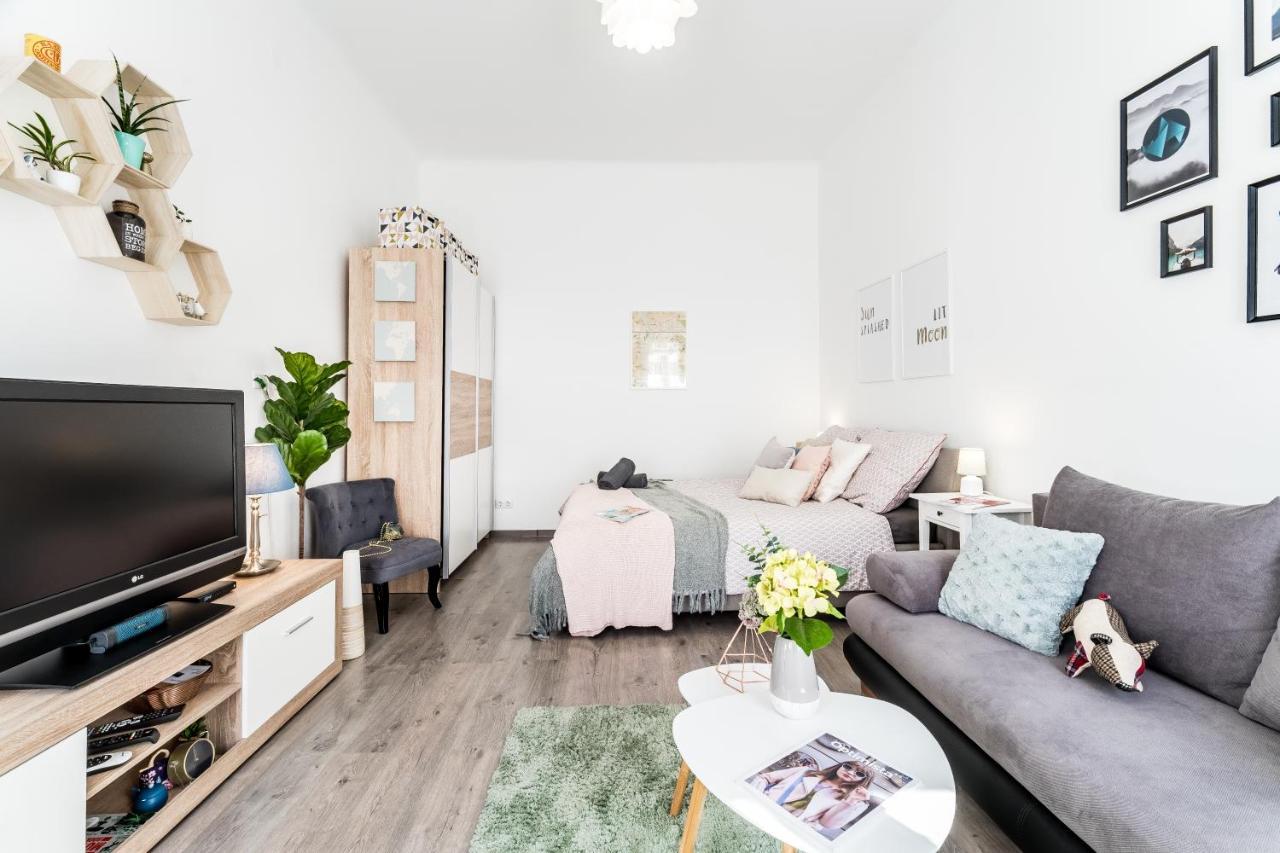 בודפשט Sun-Splashed Retreat In The Heart Of A Vibrant Quarter מראה חיצוני תמונה