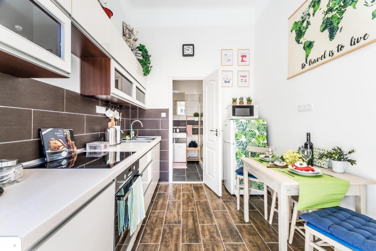בודפשט Sun-Splashed Retreat In The Heart Of A Vibrant Quarter מראה חיצוני תמונה