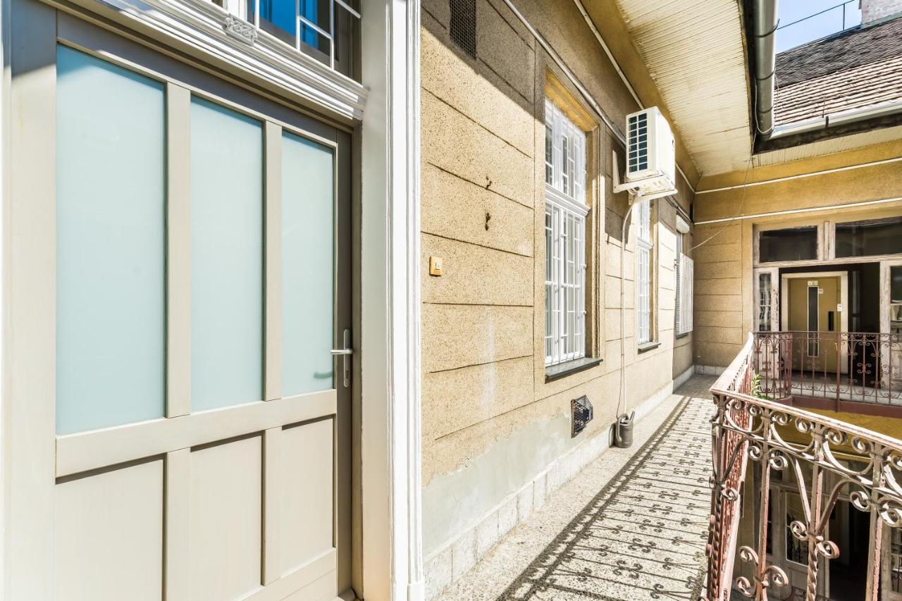 בודפשט Sun-Splashed Retreat In The Heart Of A Vibrant Quarter מראה חיצוני תמונה