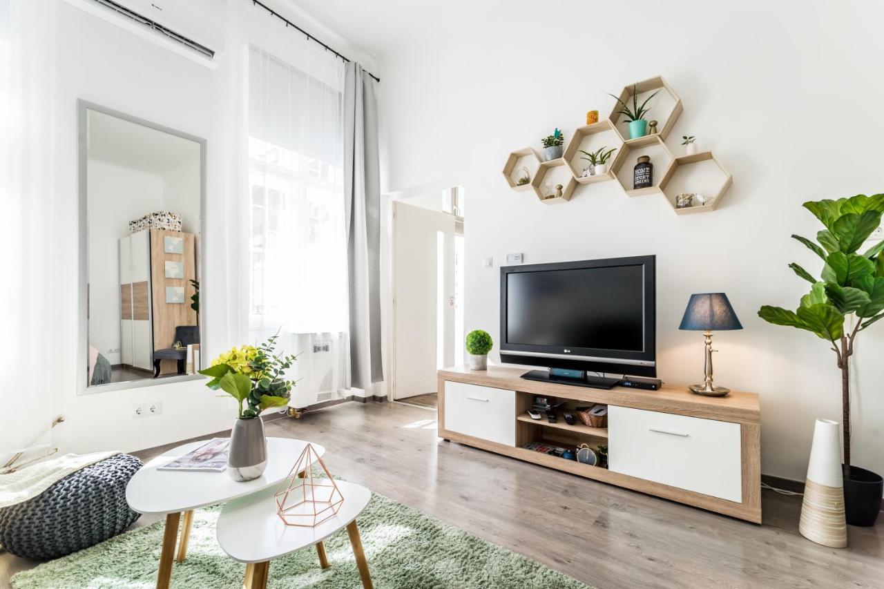 בודפשט Sun-Splashed Retreat In The Heart Of A Vibrant Quarter מראה חיצוני תמונה