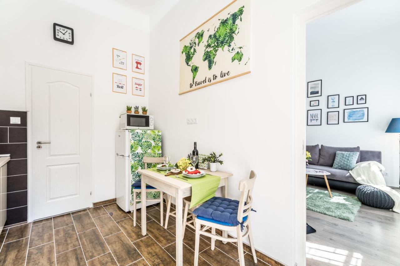 בודפשט Sun-Splashed Retreat In The Heart Of A Vibrant Quarter מראה חיצוני תמונה