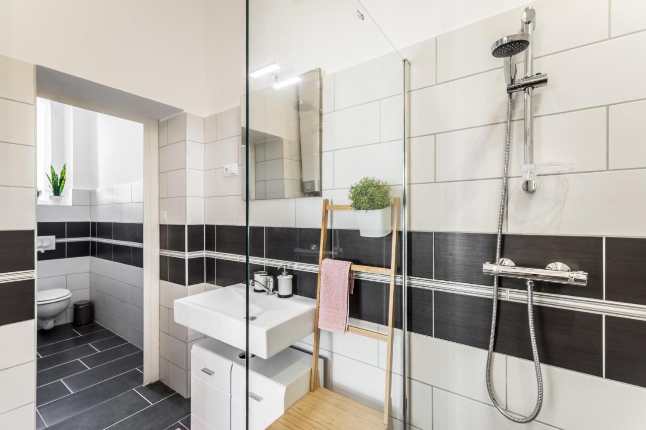 בודפשט Sun-Splashed Retreat In The Heart Of A Vibrant Quarter מראה חיצוני תמונה