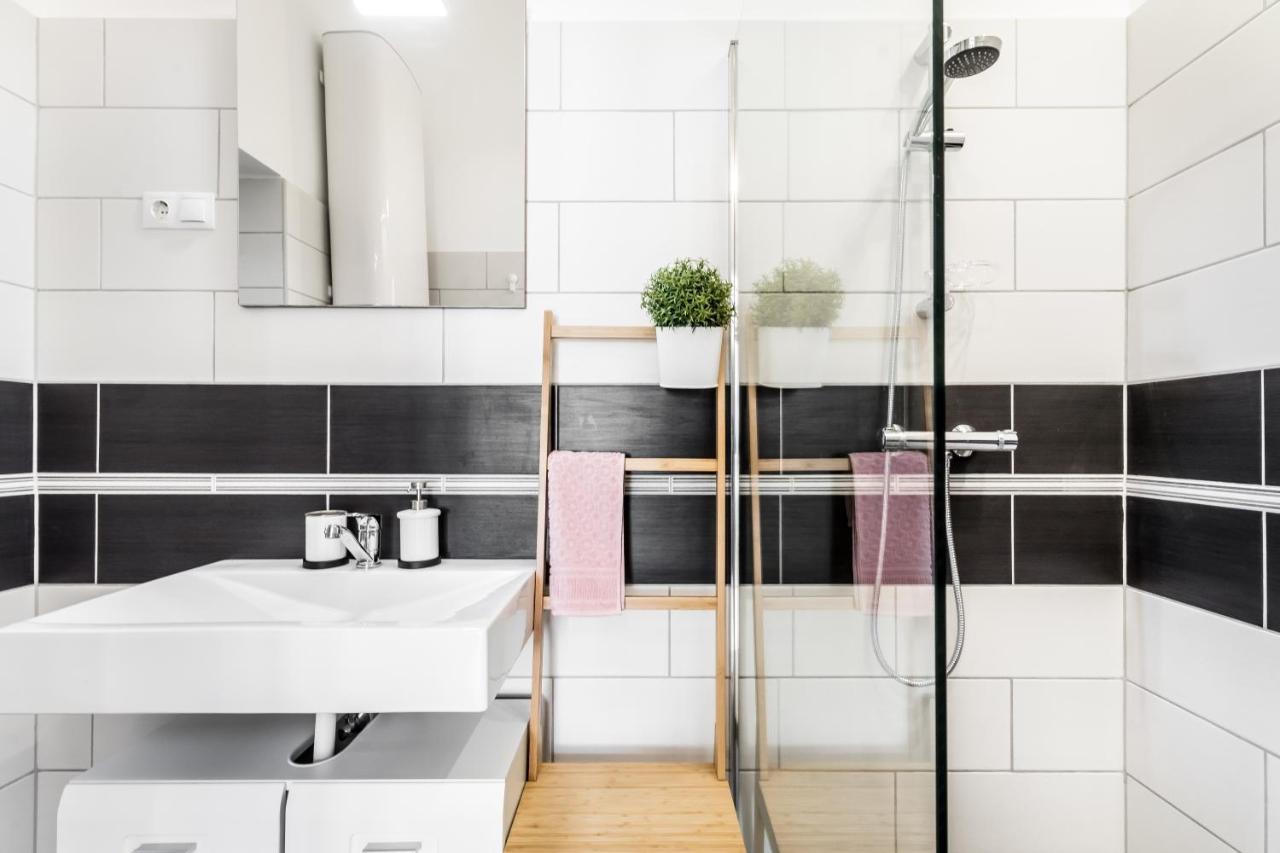 בודפשט Sun-Splashed Retreat In The Heart Of A Vibrant Quarter מראה חיצוני תמונה